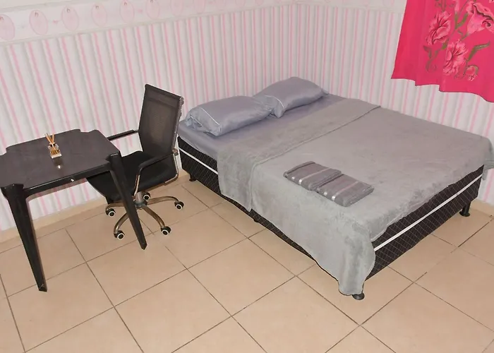 Quarto em residência tranquila e familiar